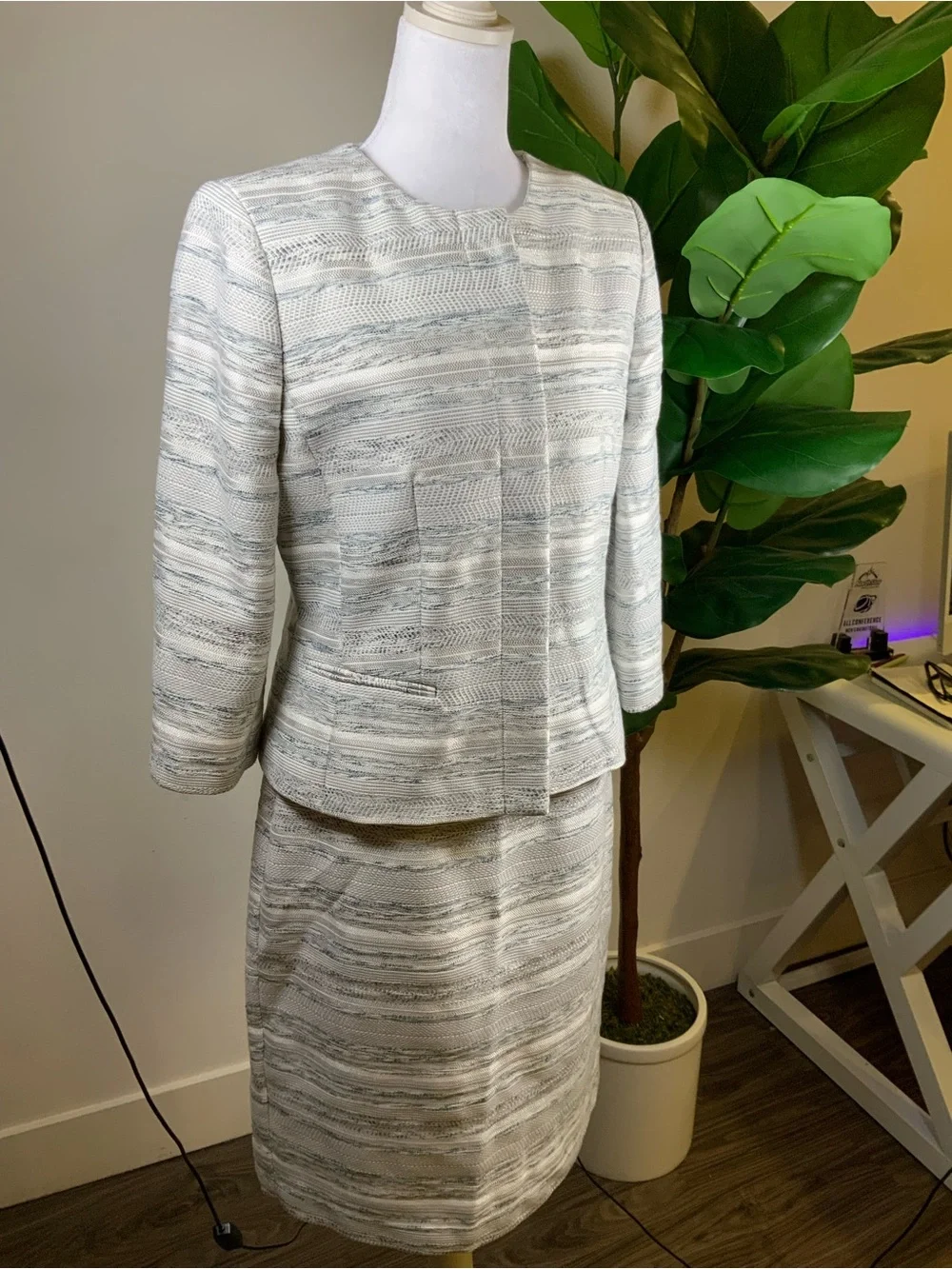 Ann Taylor Cream & Light Gray Textured Blazer